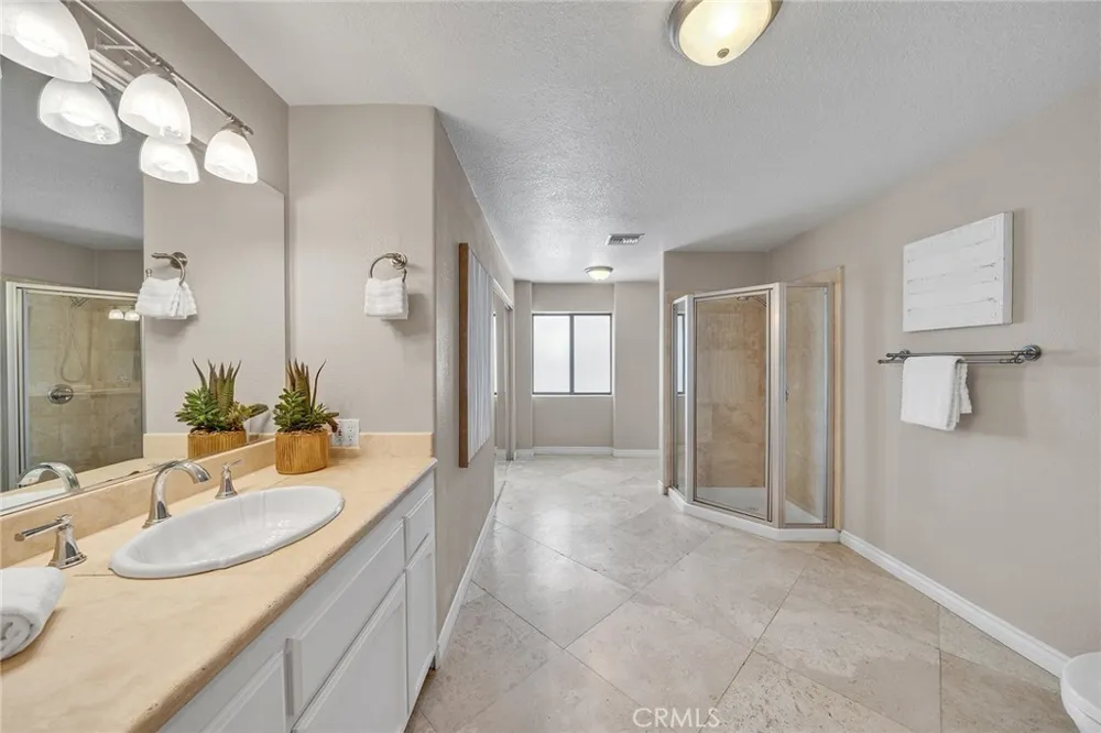 42253 Via Nortada Temecula, CA 92590