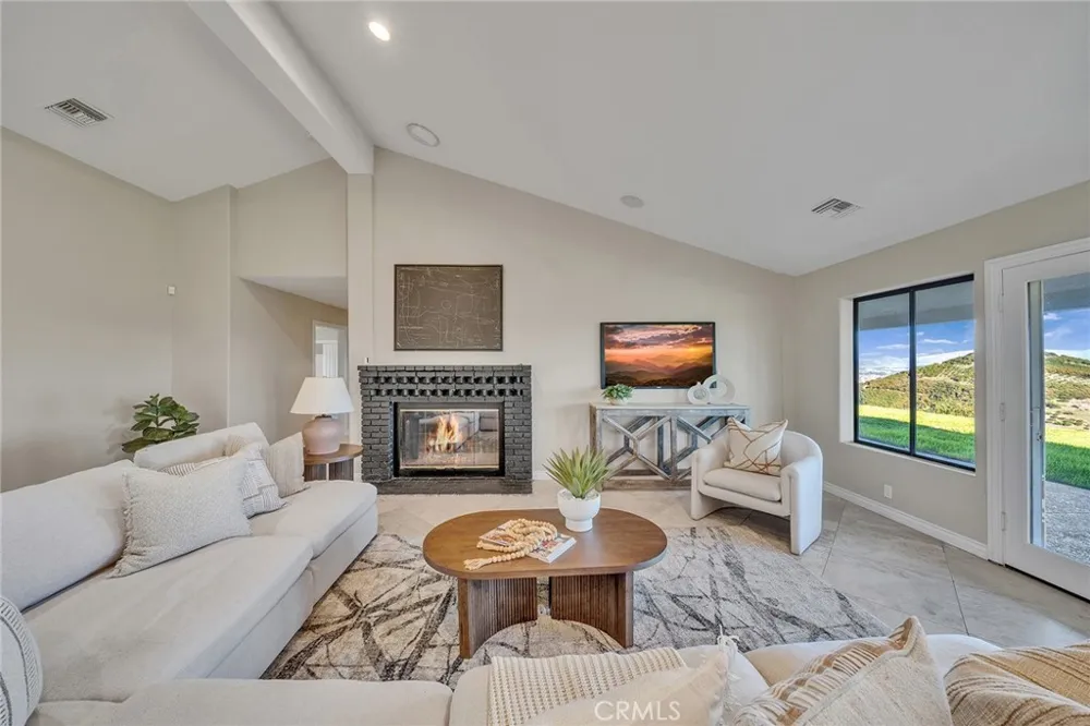 42253 Via Nortada Temecula, CA 92590