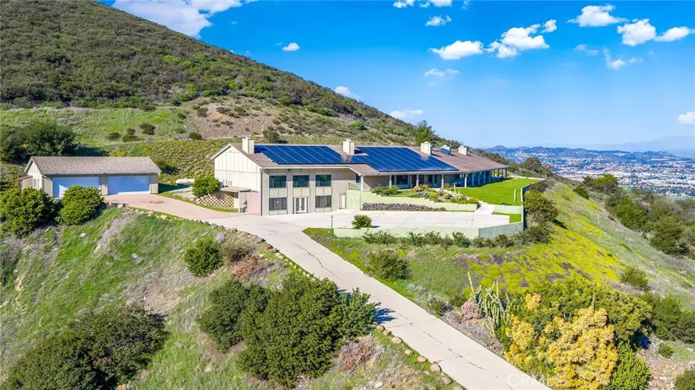42253 Via Nortada Temecula, CA 92590