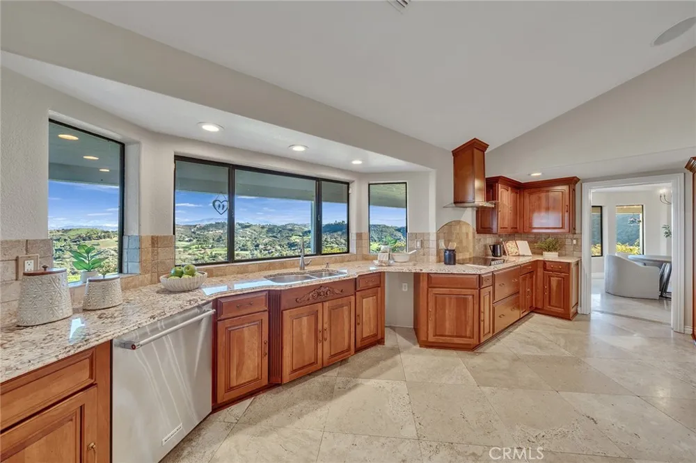 42253 Via Nortada Temecula, CA 92590