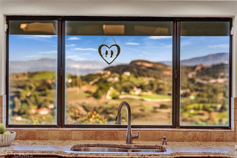42253 Via Nortada Temecula, CA 92590