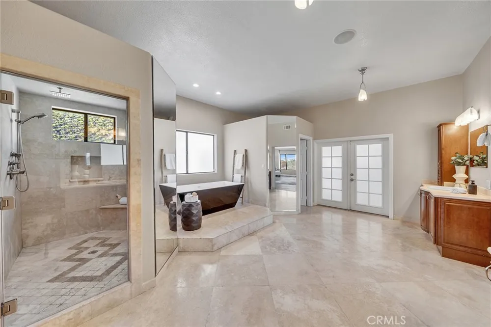 42253 Via Nortada Temecula, CA 92590