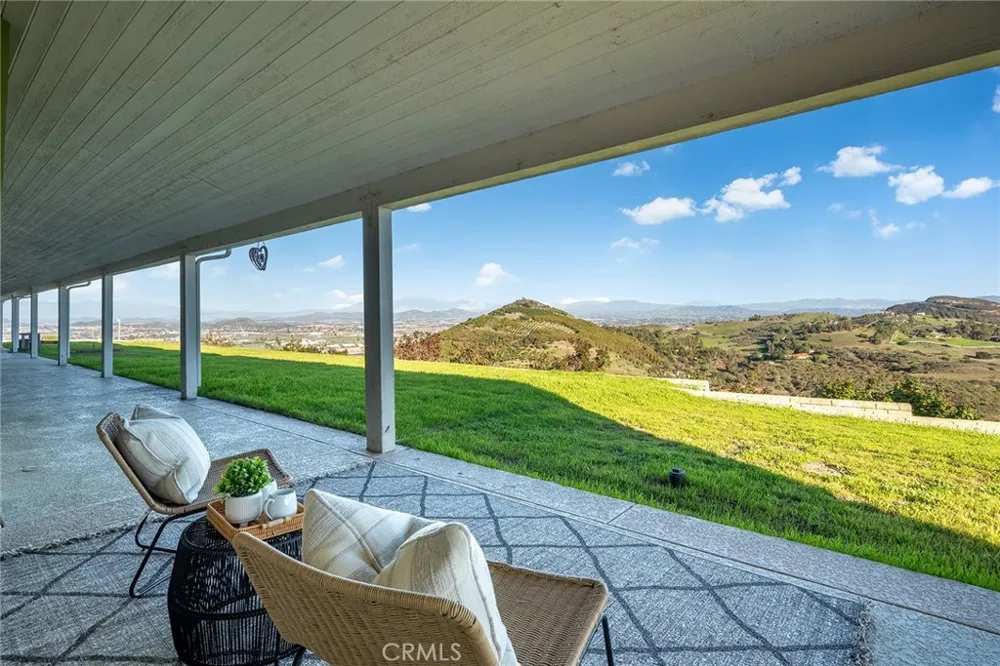42253 Via Nortada Temecula, CA 92590