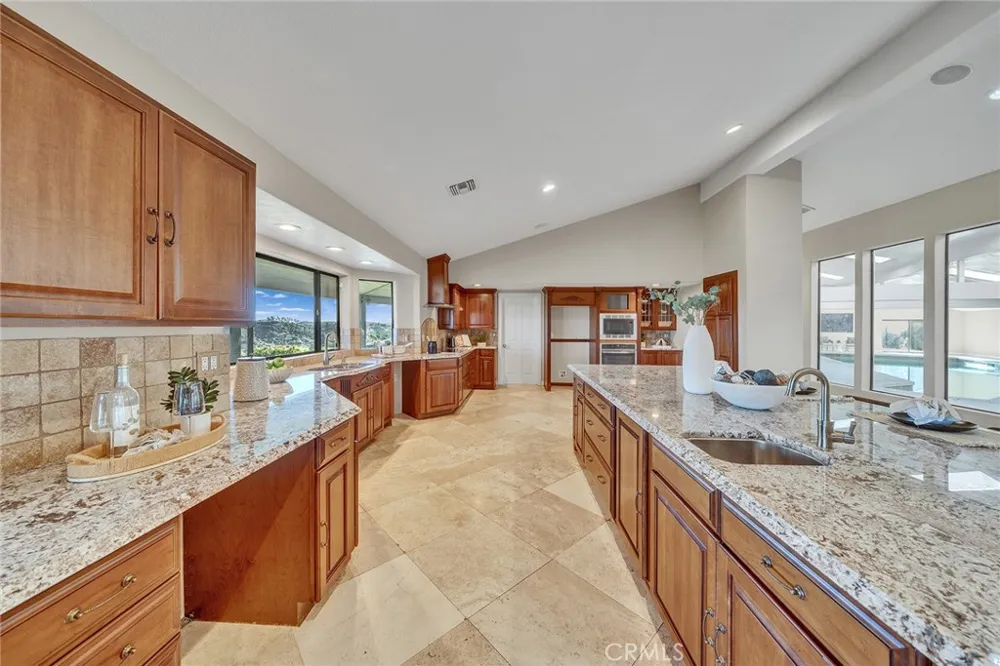 42253 Via Nortada Temecula, CA 92590