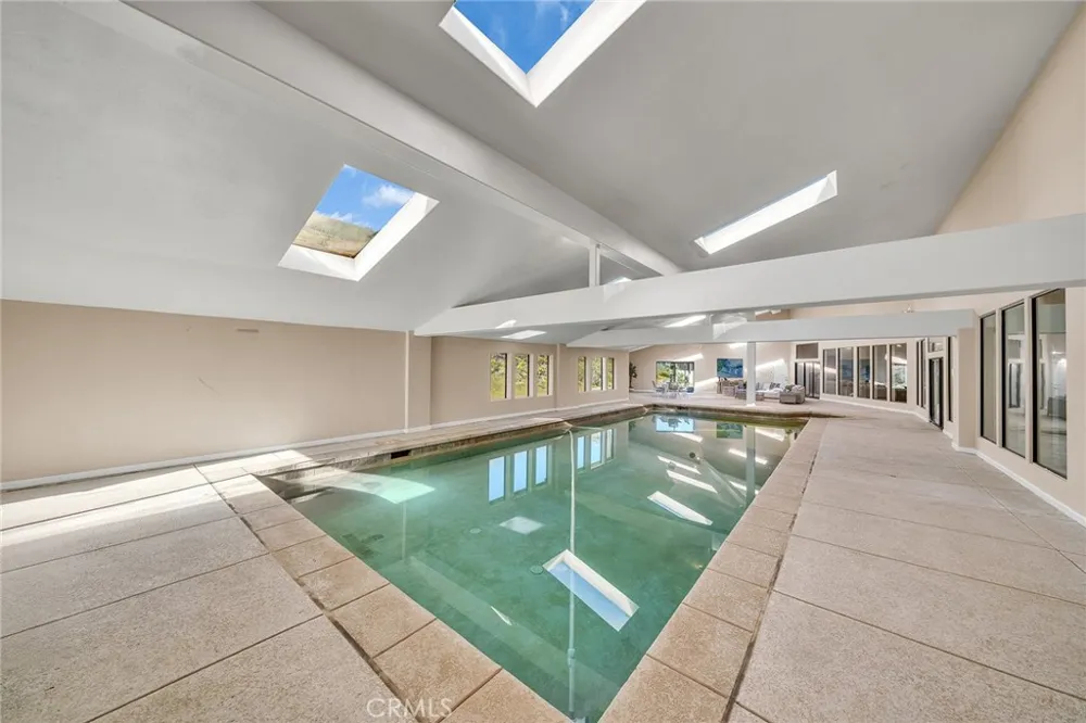 42253 Via Nortada Temecula, CA 92590