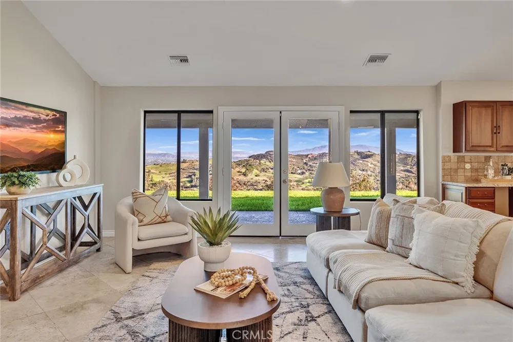 42253 Via Nortada Temecula, CA 92590