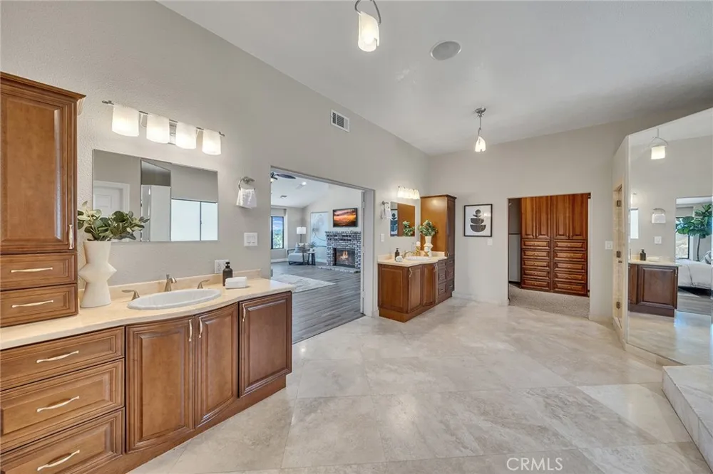42253 Via Nortada Temecula, CA 92590