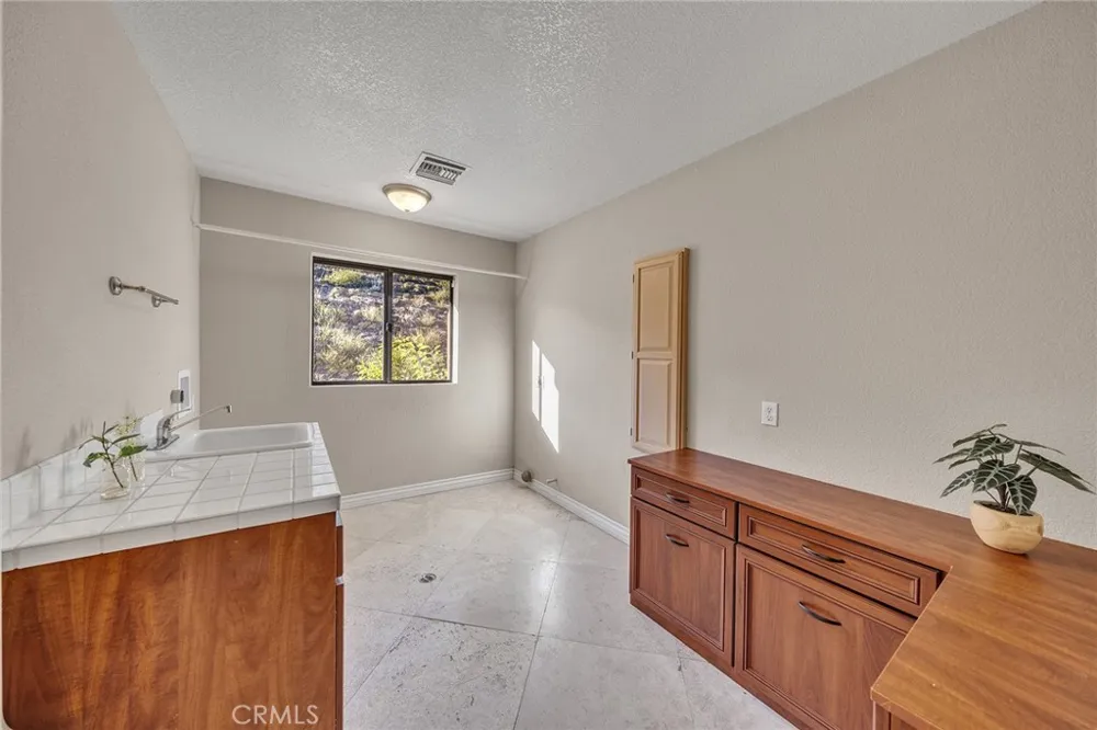 42253 Via Nortada Temecula, CA 92590