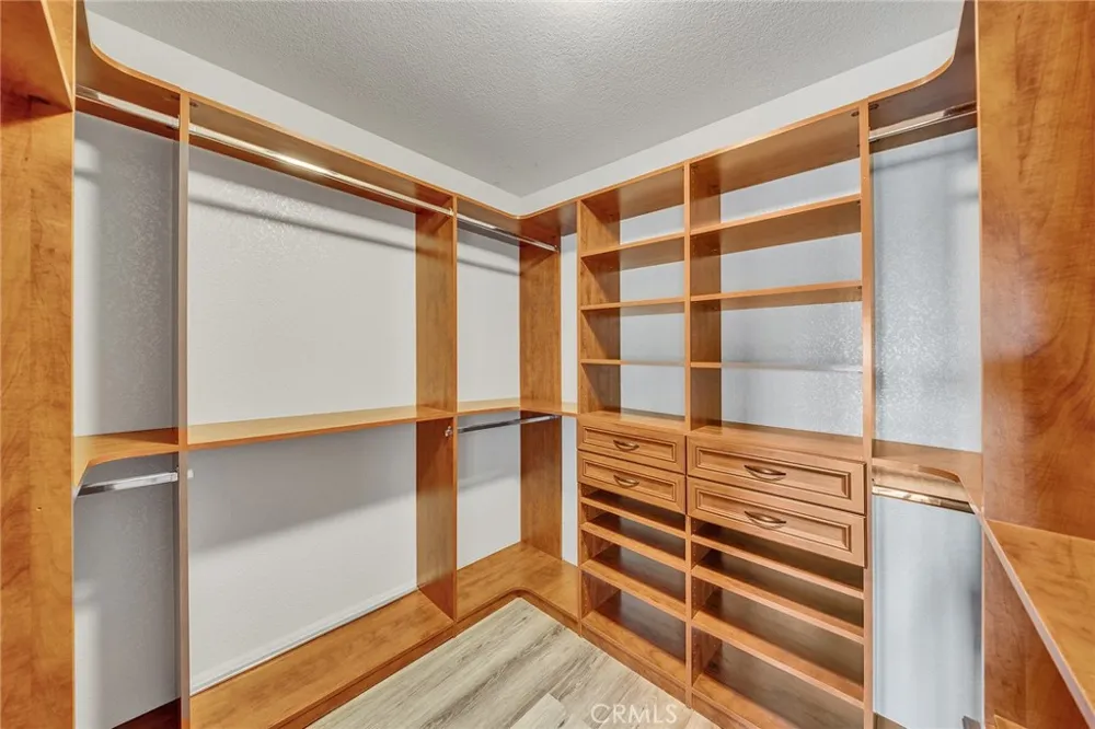 42253 Via Nortada Temecula, CA 92590