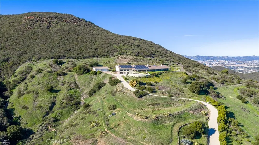 42253 Via Nortada Temecula, CA 92590
