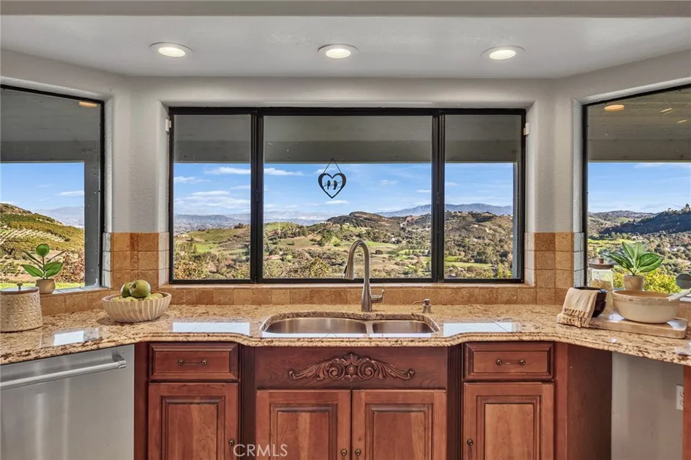 42253 Via Nortada Temecula, CA 92590