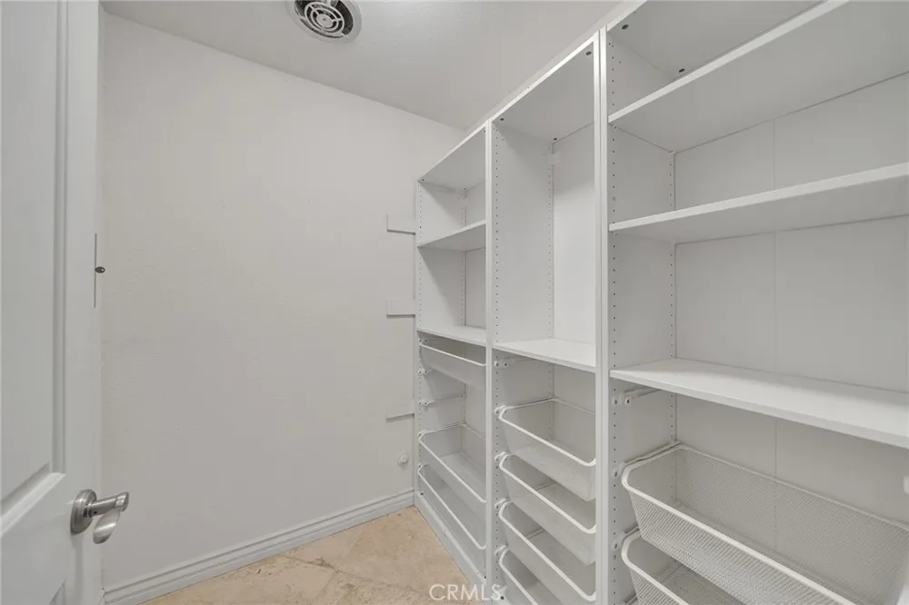 42253 Via Nortada Temecula, CA 92590