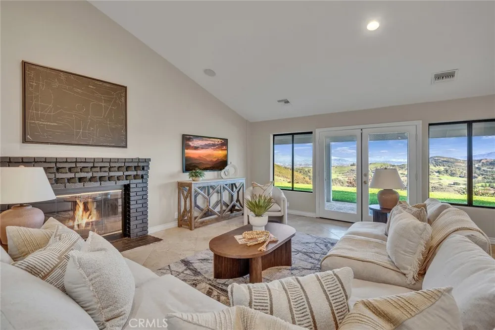 42253 Via Nortada Temecula, CA 92590