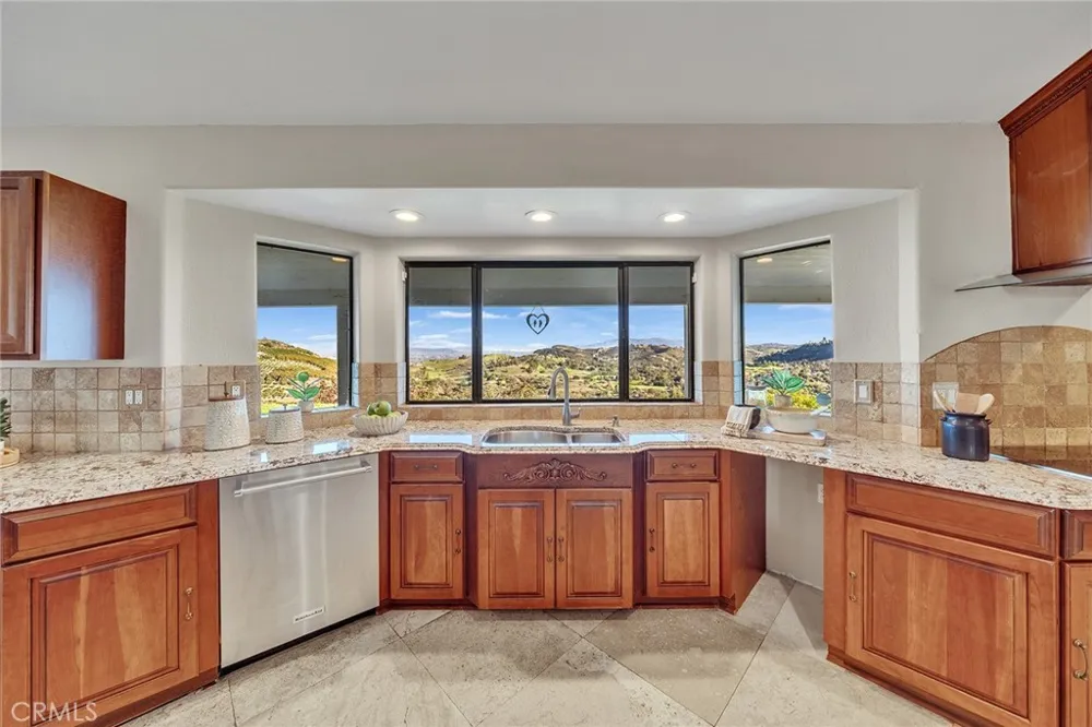 42253 Via Nortada Temecula, CA 92590