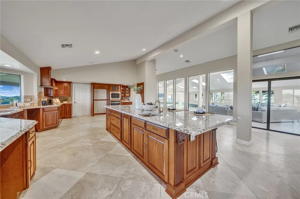 42253 Via Nortada Temecula, CA 92590