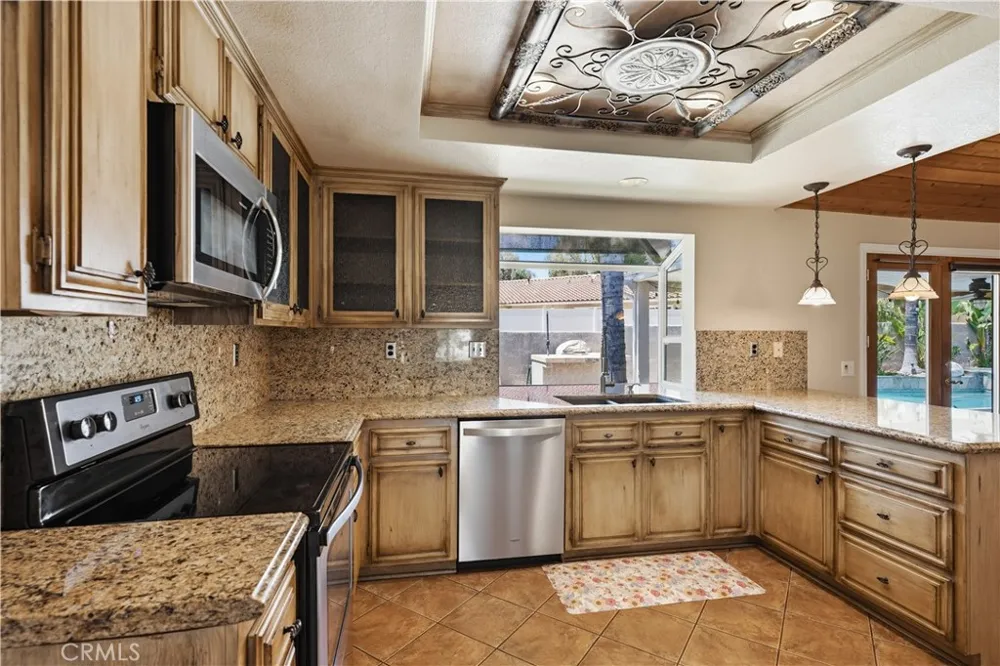 30027 Swan Point Canyon Lake, CA 92587