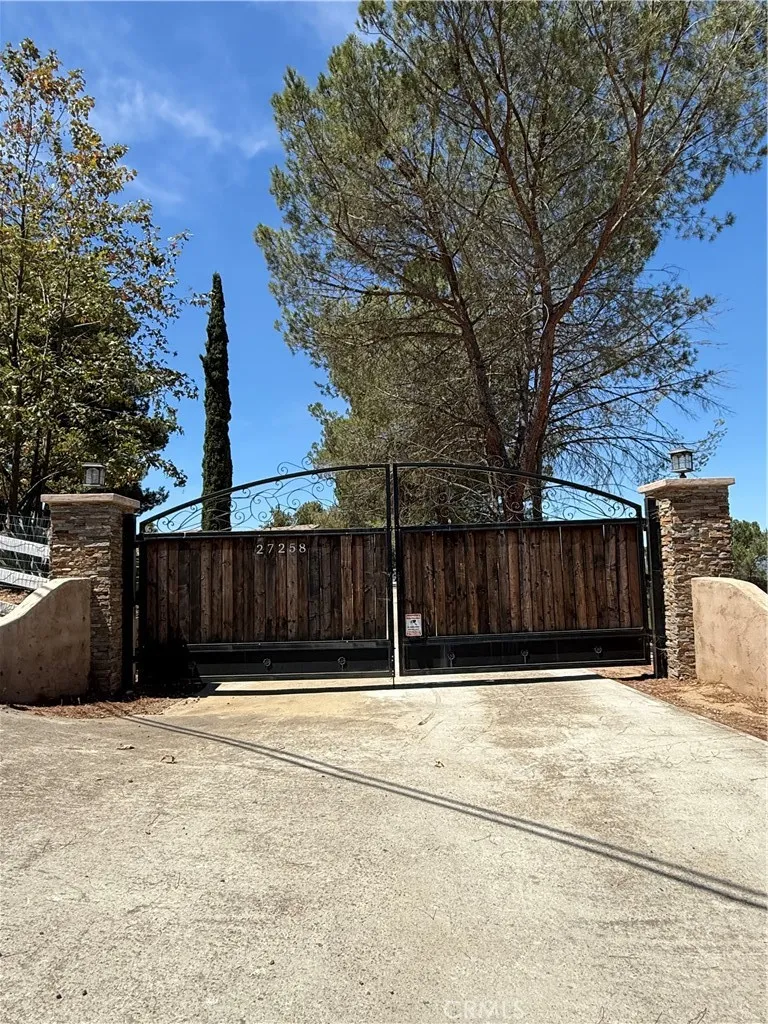 27258 Kiavo Drive Valley Center, CA 92082