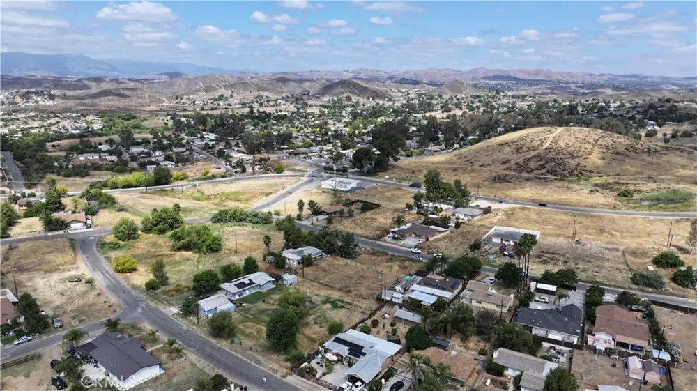 18 Avenida De Los Flores Menifee, CA 92587