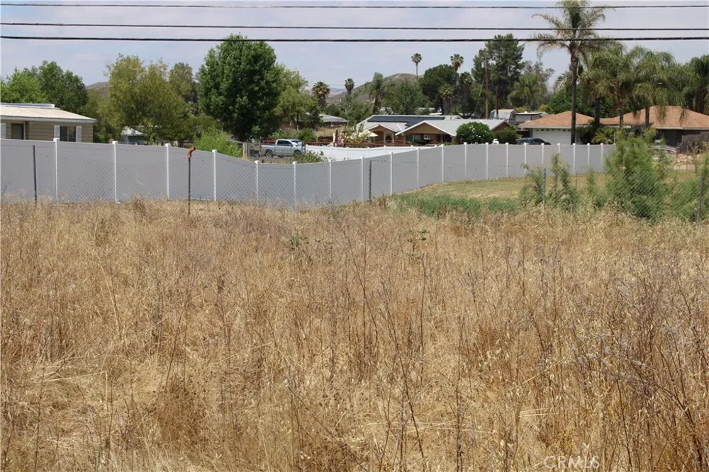 18 Avenida De Los Flores Menifee, CA 92587