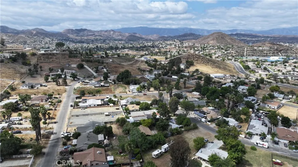 18 Avenida De Los Flores Menifee, CA 92587