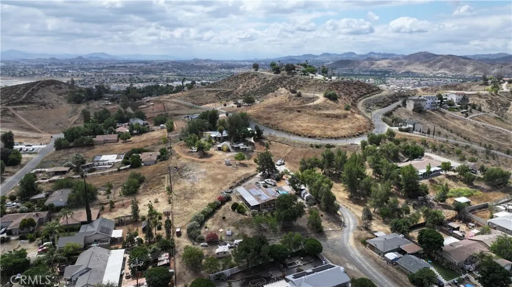 18 Avenida De Los Flores Menifee, CA 92587