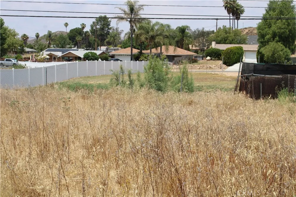 18 Avenida De Los Flores Menifee, CA 92587