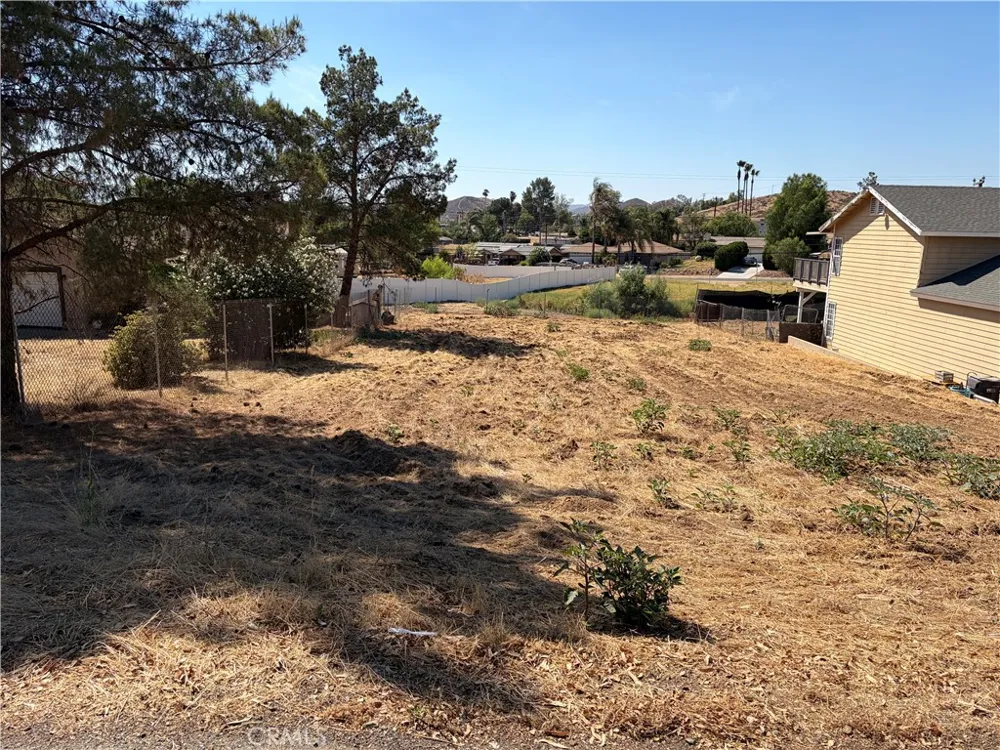 18 Avenida De Los Flores Menifee, CA 92587