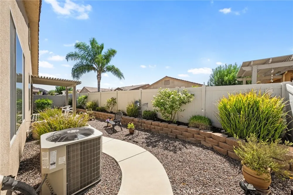 1467 Via Rojas Hemet, CA 92545