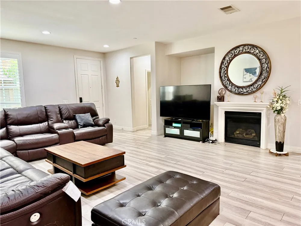 6397 Marbella Eastvale, CA 91752