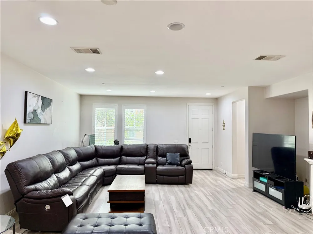 6397 Marbella Eastvale, CA 91752