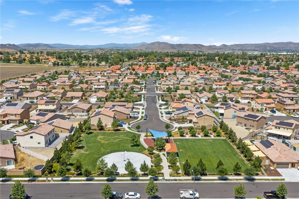 1385 Caprice Court Hemet, CA 92543