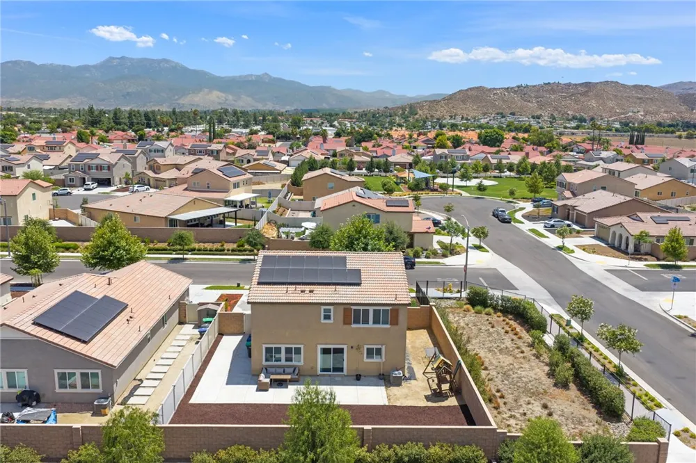 1385 Caprice Court Hemet, CA 92543