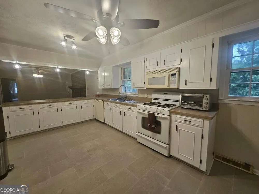 38 Ridgeview DR SE Silver Creek, GA 30173