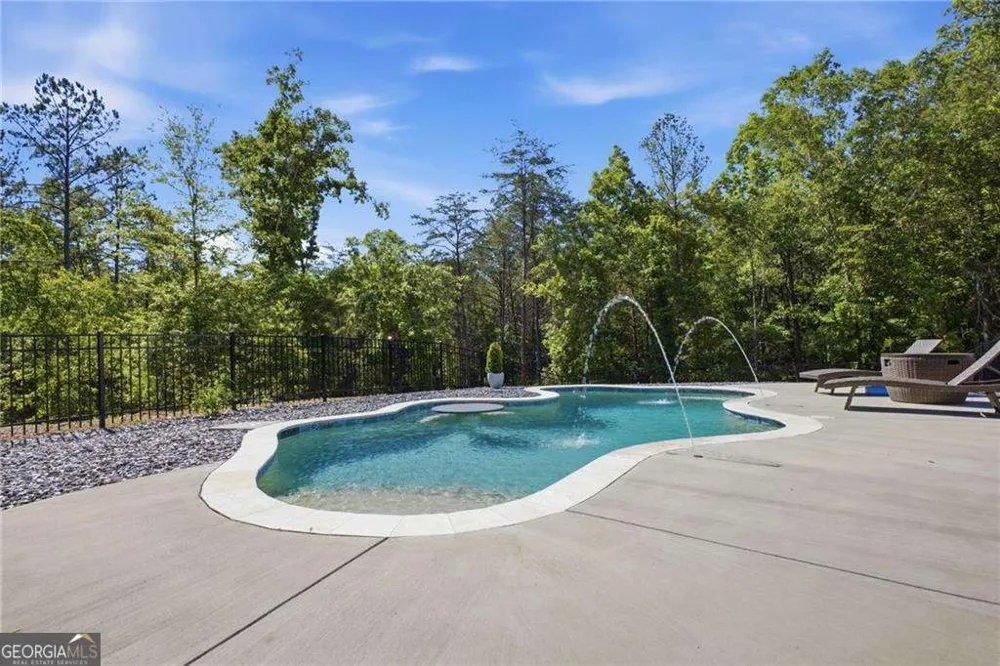 16 Mountain Creek TRL NE Fairmount, GA 30139