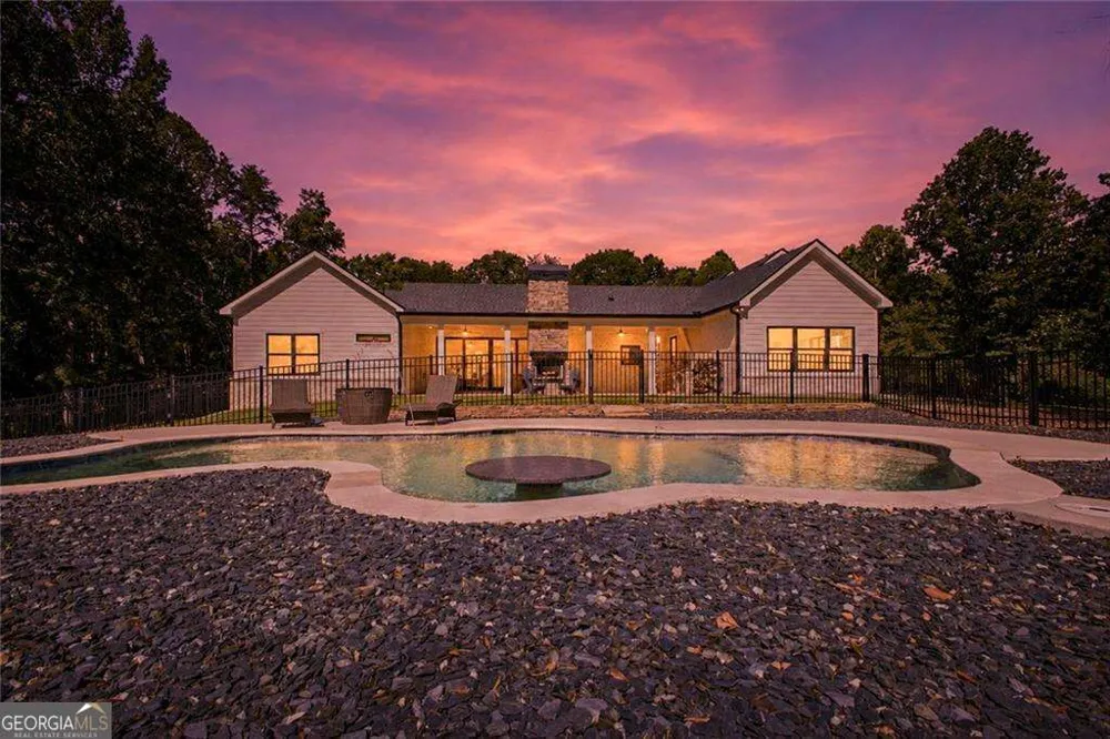 16 Mountain Creek TRL NE Fairmount, GA 30139