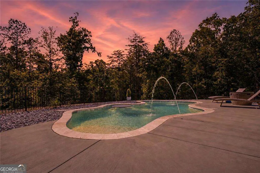 16 Mountain Creek TRL NE Fairmount, GA 30139