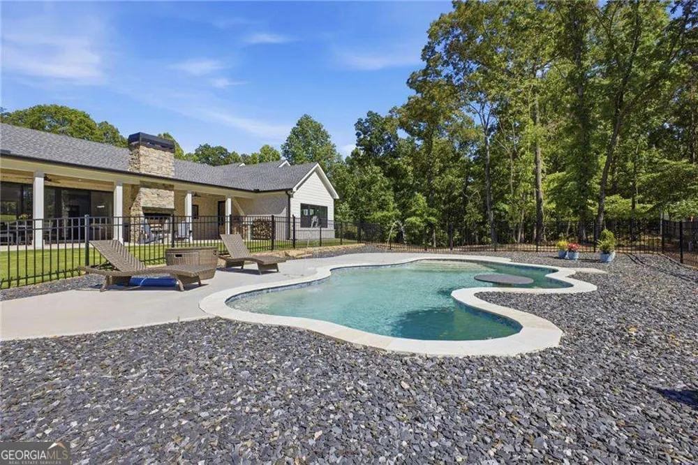 16 Mountain Creek TRL NE Fairmount, GA 30139