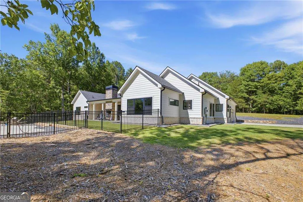 16 Mountain Creek TRL NE Fairmount, GA 30139