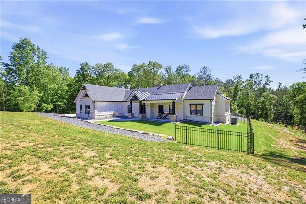 16 Mountain Creek TRL NE Fairmount, GA 30139