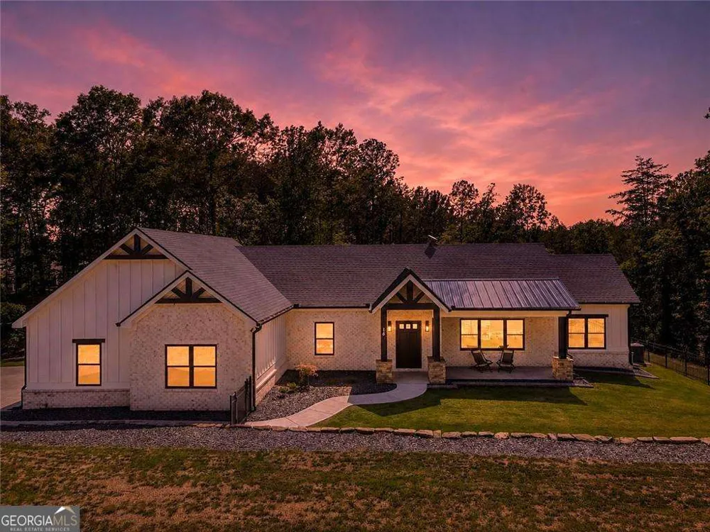 16 Mountain Creek TRL NE Fairmount, GA 30139