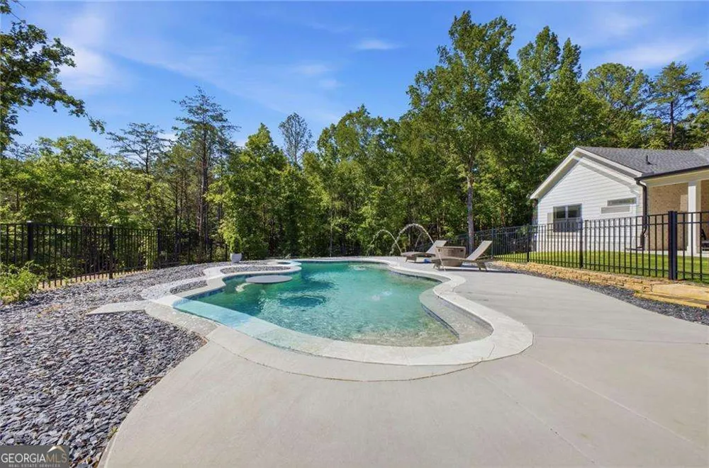 16 Mountain Creek TRL NE Fairmount, GA 30139
