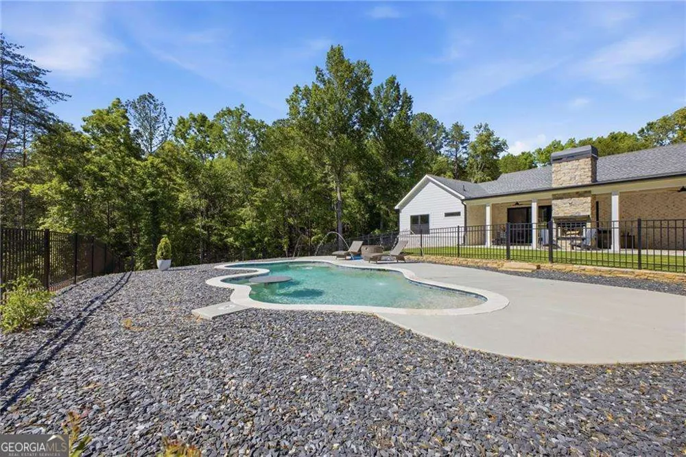 16 Mountain Creek TRL NE Fairmount, GA 30139