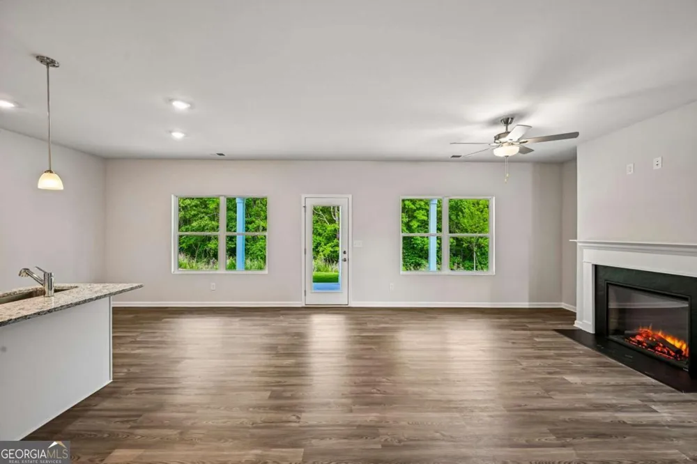 105 Vickers Point DR Fairburn, GA 30213