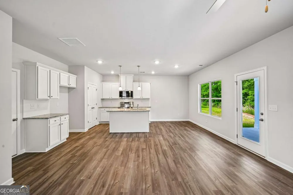 105 Vickers Point DR Fairburn, GA 30213