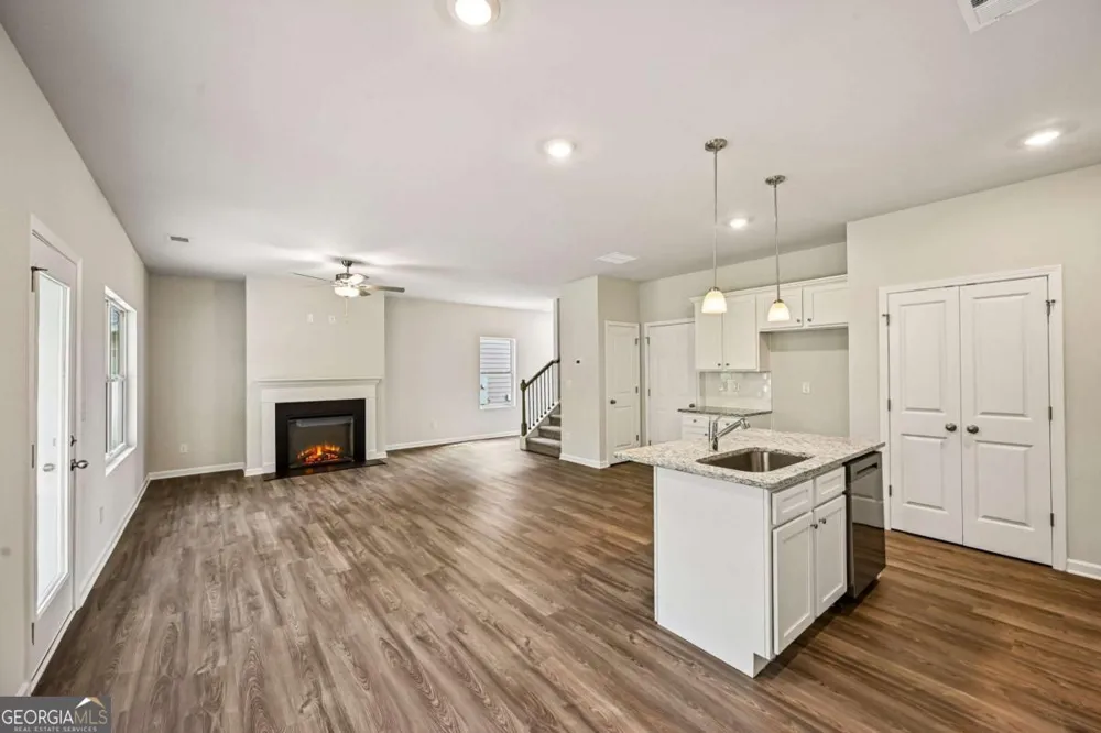 105 Vickers Point DR Fairburn, GA 30213