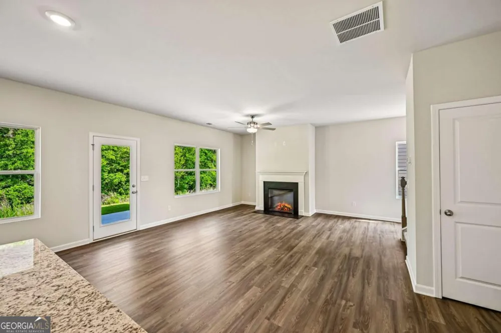 105 Vickers Point DR Fairburn, GA 30213