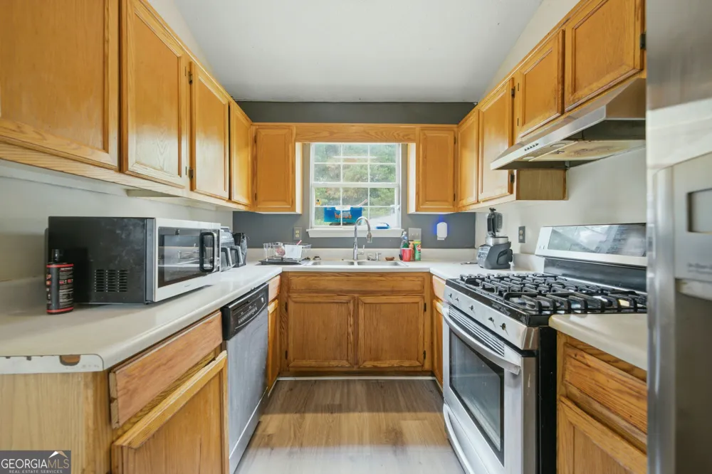 7106 Oakwood CIR Rex, GA 30273
