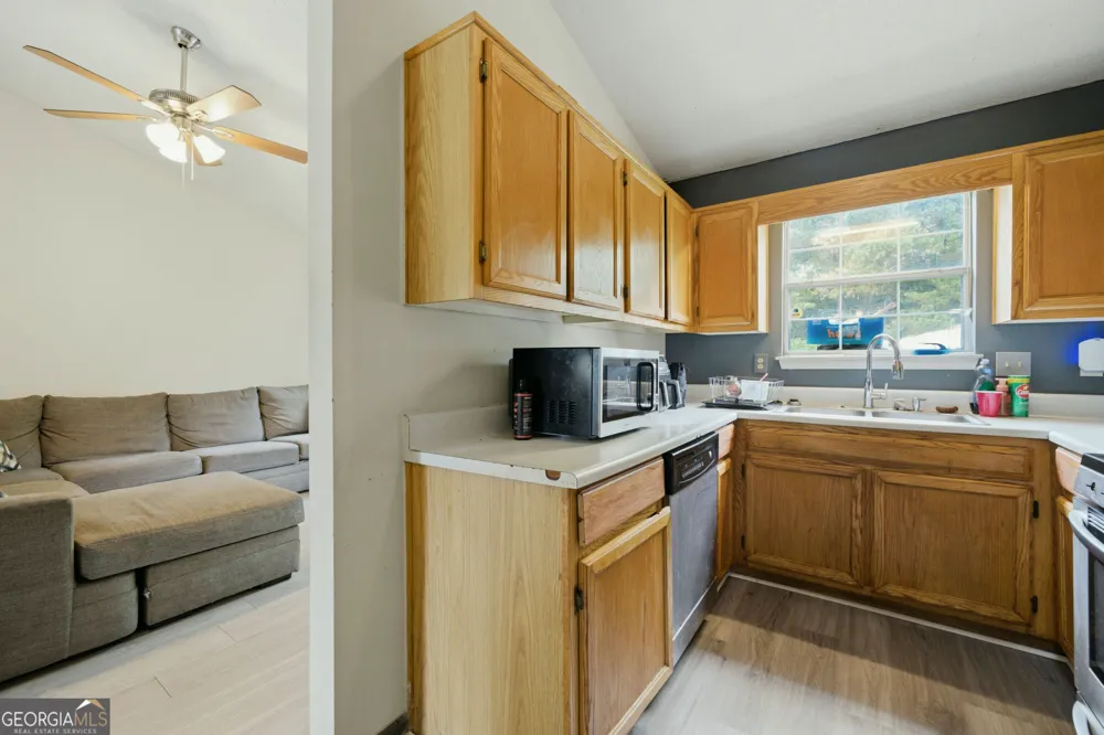7106 Oakwood CIR Rex, GA 30273