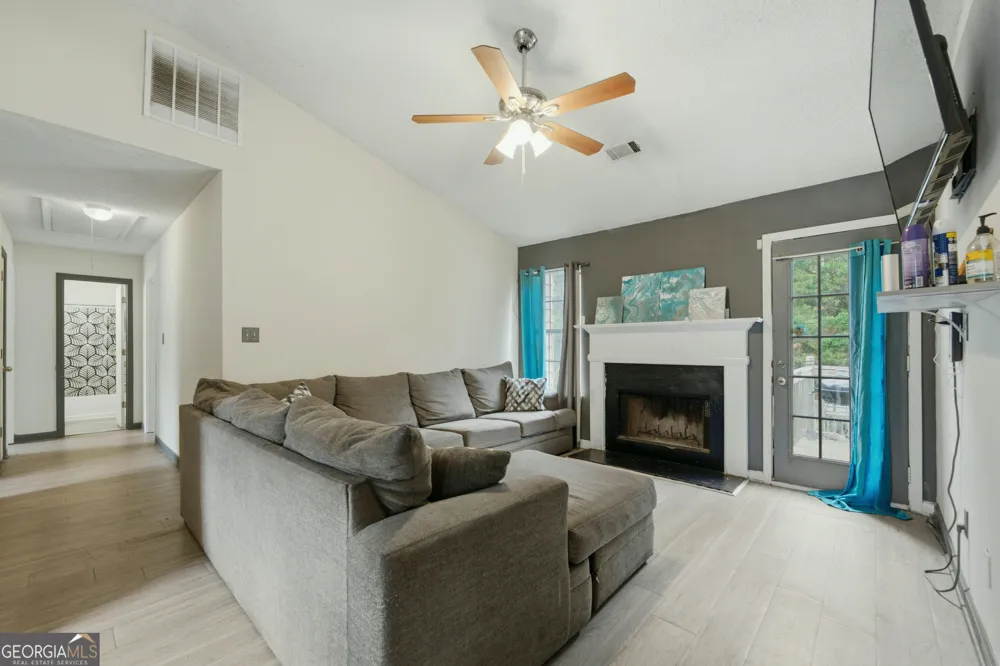7106 Oakwood CIR Rex, GA 30273