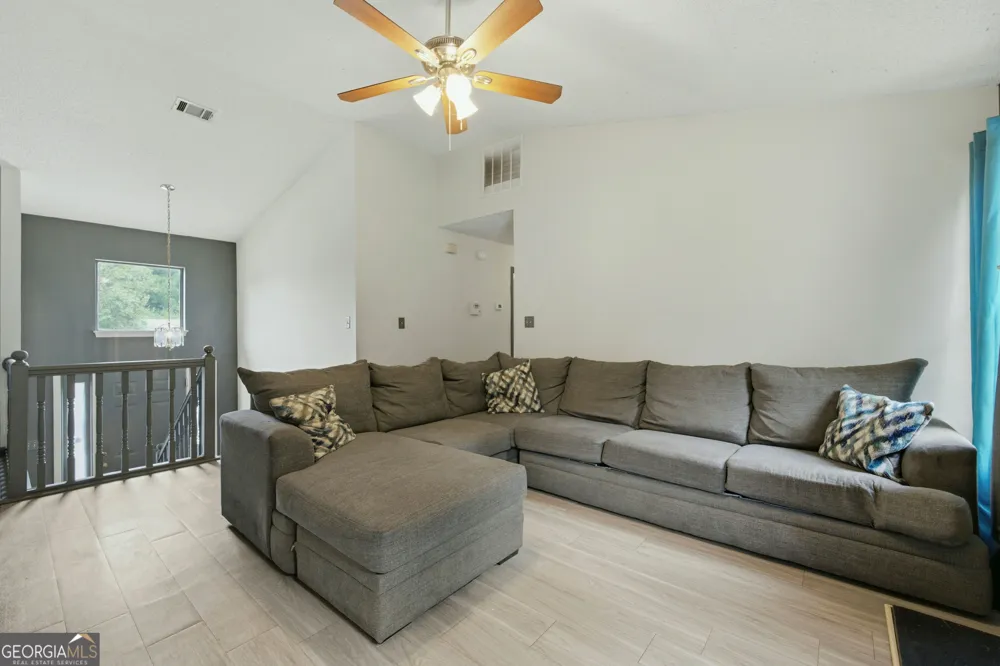 7106 Oakwood CIR Rex, GA 30273